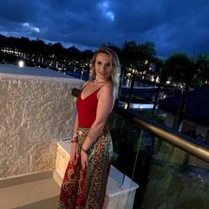 Meet your Posher, Dominique michelle